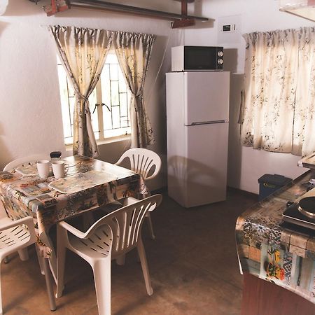 29 Polvy Street Hotel Mbombela Екстериор снимка