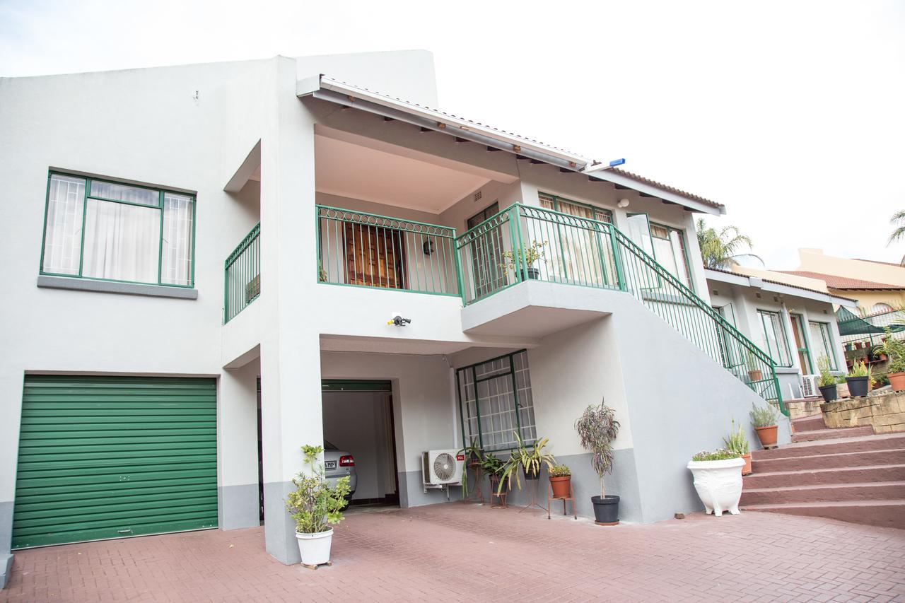 29 Polvy Street Hotel Mbombela Екстериор снимка