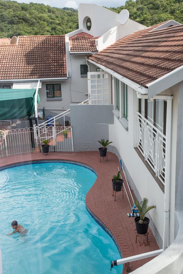 29 Polvy Street Hotel Mbombela Екстериор снимка
