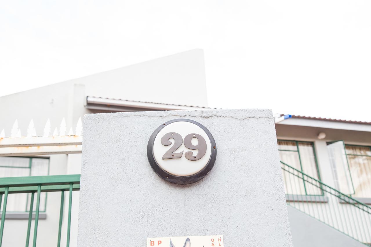 29 Polvy Street Hotel Mbombela Екстериор снимка