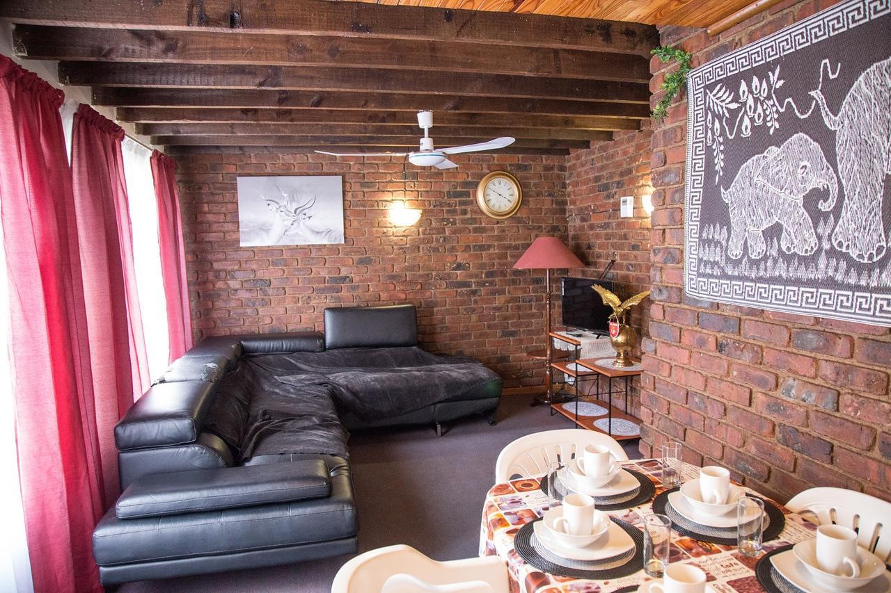29 Polvy Street Hotel Mbombela Екстериор снимка