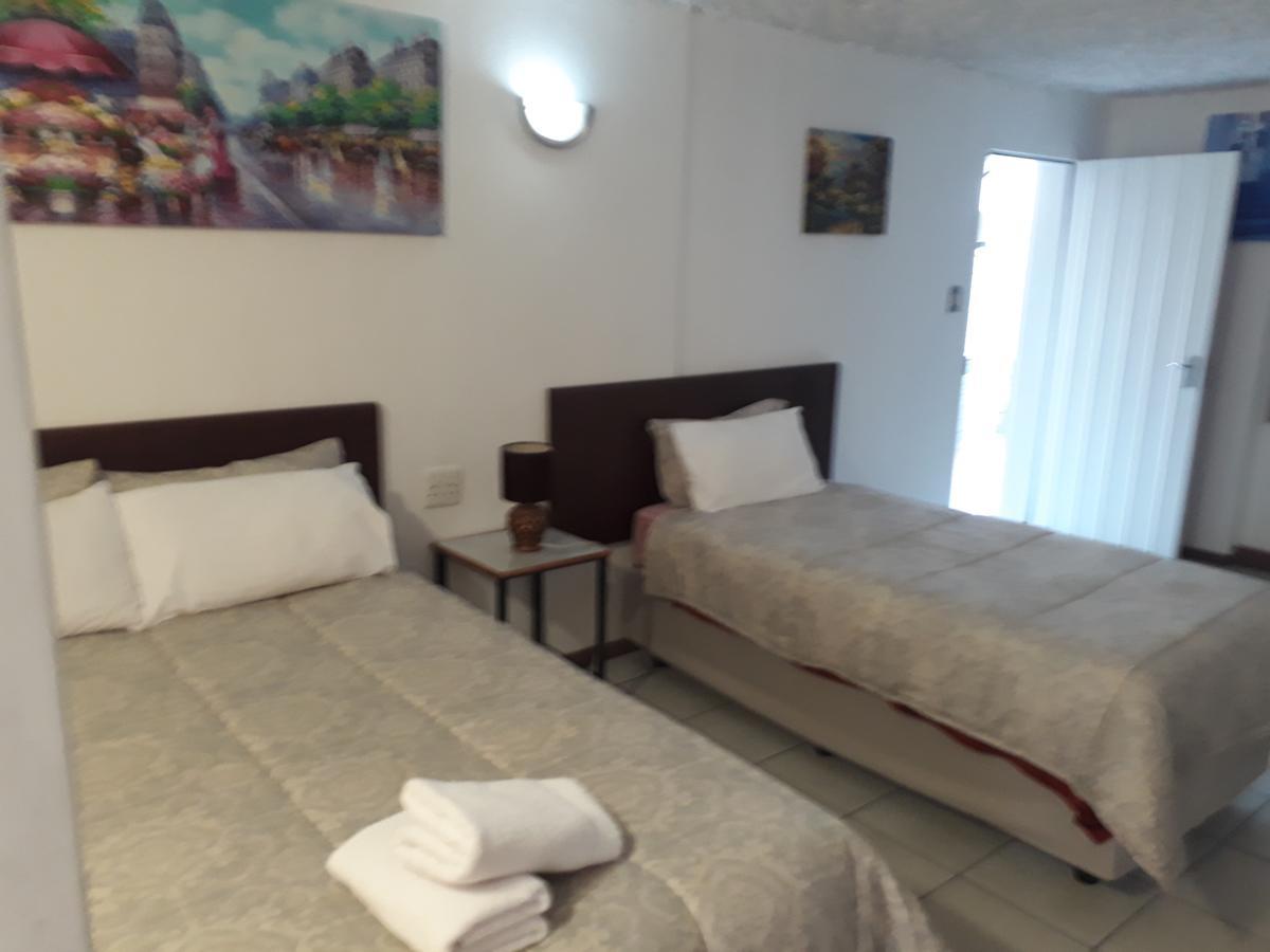 29 Polvy Street Hotel Mbombela Екстериор снимка
